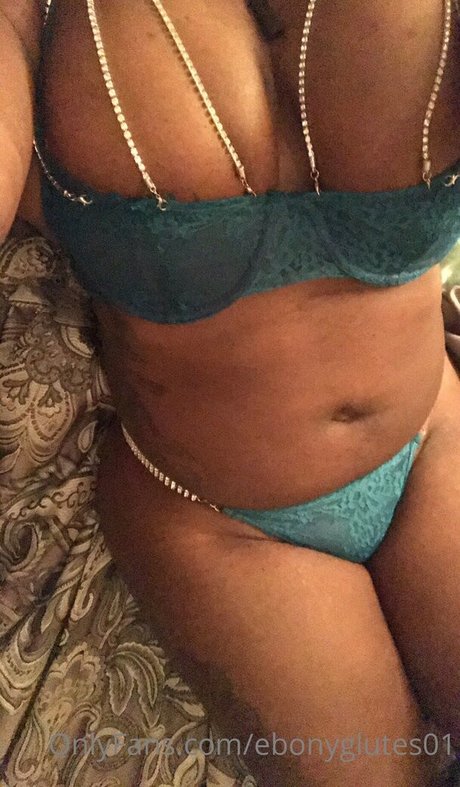 Ebonyglutes01