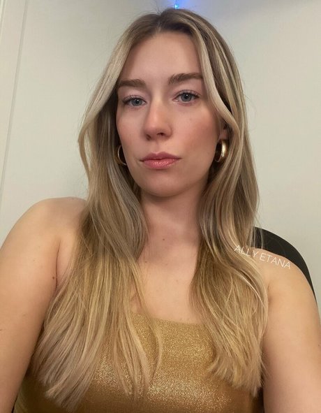 Naken läckt OnlyFans-bild av Goddess Ally Etana