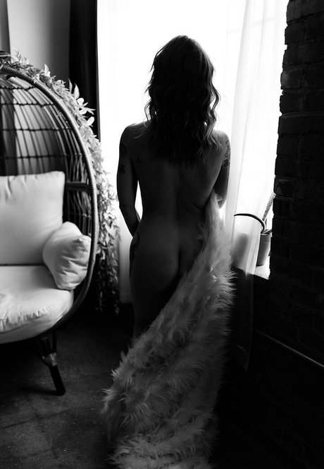 Foto desnuda filtrada de OnlyFans de Bellecorinne