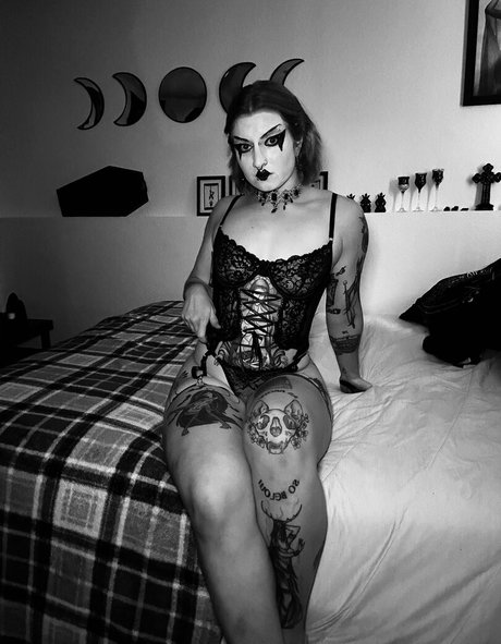 Nøgent lækket OnlyFans-billede af Marcelinevox