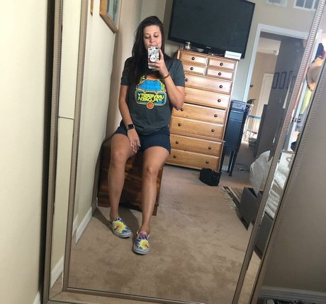 Nacktes geleaktes OnlyFans-Foto von Tallnerdywoman