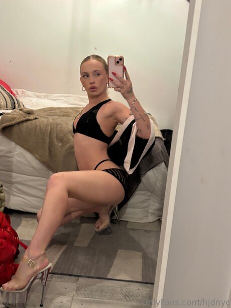Nahá fotka uniklých OnlyFans od Hjdnyc