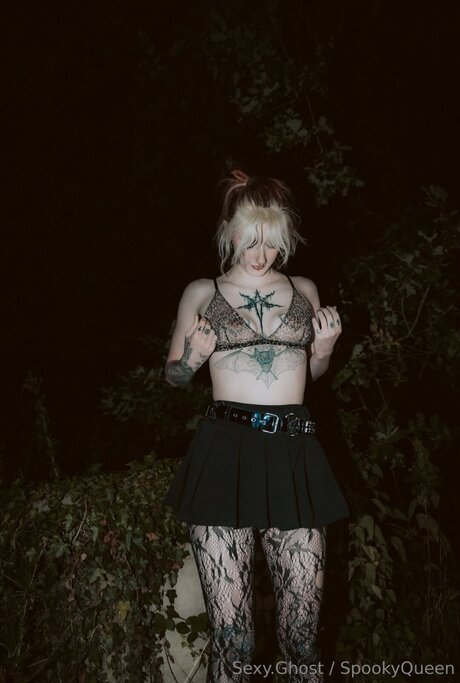 Обнаженная фотография утечки OnlyFans от Spooky Queen0 0