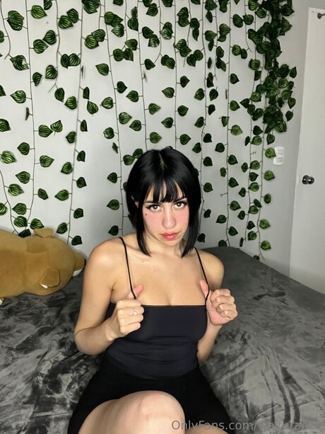 Naakte gelekte OnlyFans-foto van Waifuraeee