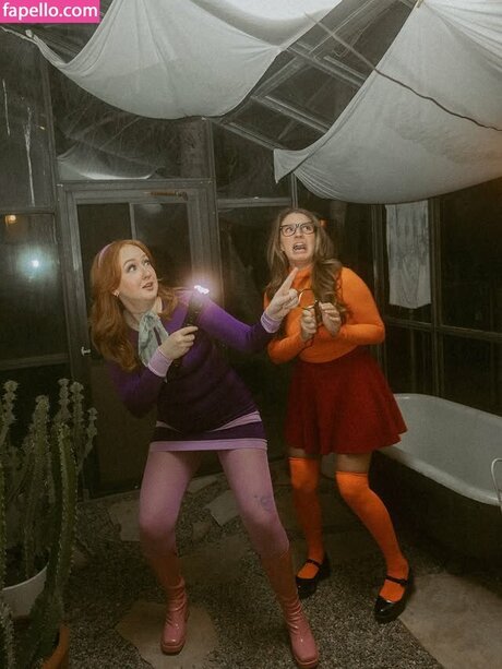 Velma & Daphne Cosplay
