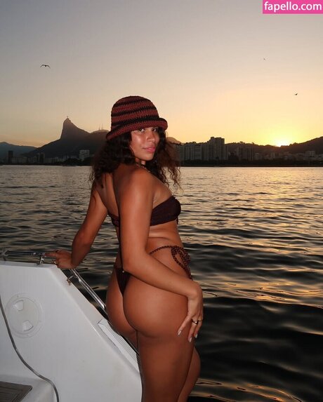 Naakte gelekte OnlyFans-foto van Priscila Evelyn