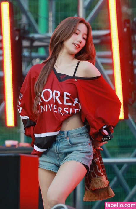 Kazuha Nakamura 中村 一葉