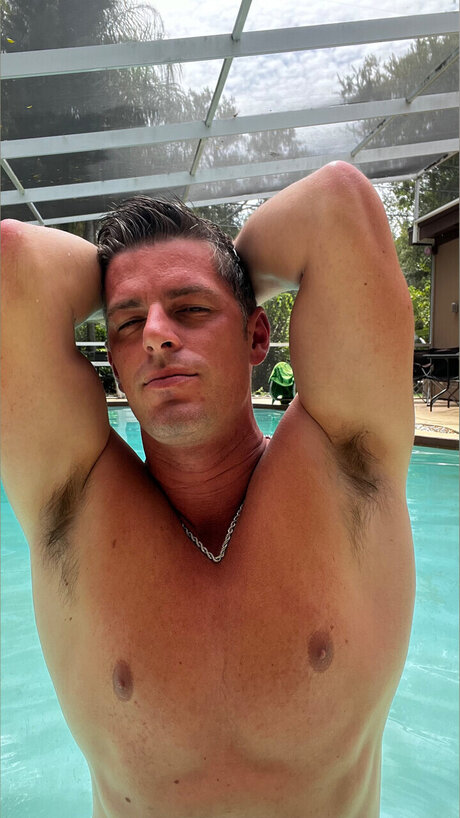 Обнаженная фотография утечки OnlyFans от Naughty Ronnie