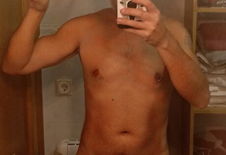 Naken läckt OnlyFans-bild av Erick Cipote34
