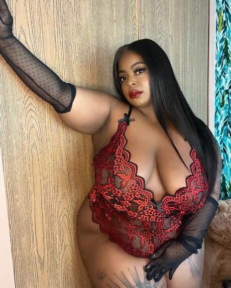 Naken läckt OnlyFans-bild av Chloe Princesscut Santiago