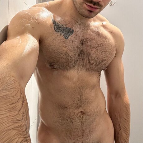 Naken läckt OnlyFans-bild av Suxje