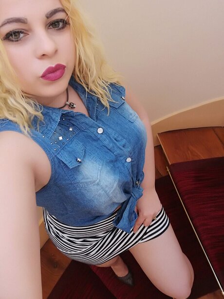 Naken lekkede OnlyFans-bilde av Ynna27 Ynna