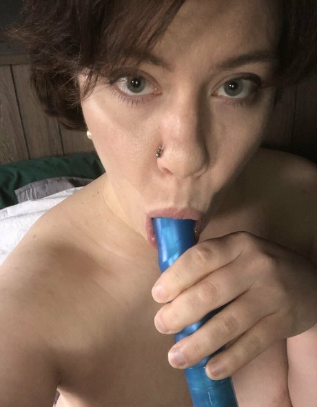 Naakte gelekte OnlyFans-foto van Jennikatfree