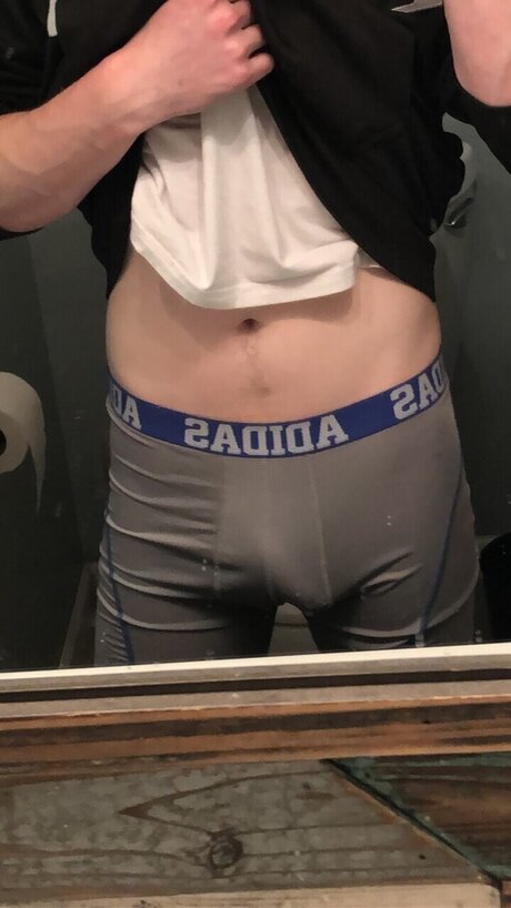 Naakte gelekte OnlyFans-foto van John Press