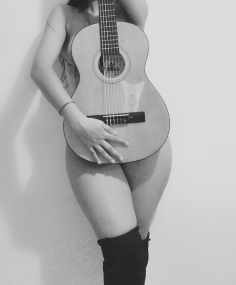 Обнаженная фотография утечки OnlyFans от Doll Queen
