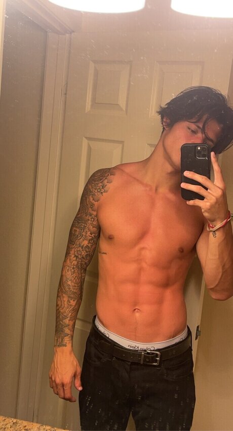 Nøgent lækket OnlyFans-billede af Dylan Jordan
