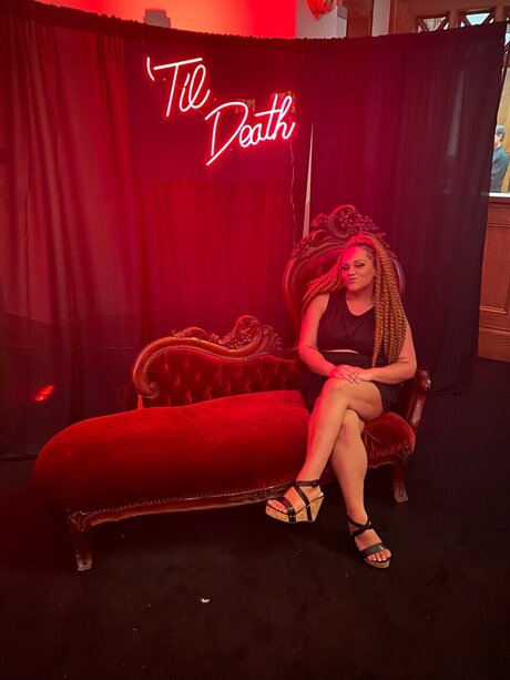 Naakte gelekte OnlyFans-foto van Queen Ursula