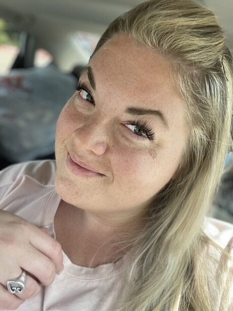 Naken lekkede OnlyFans-bilde av Adrienne