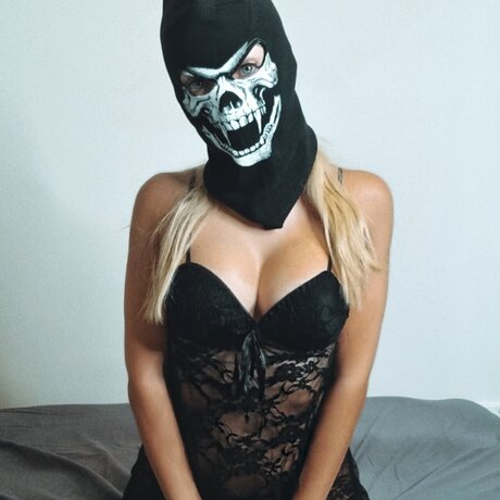 Naken lekkede OnlyFans-bilde av The Masked Girl