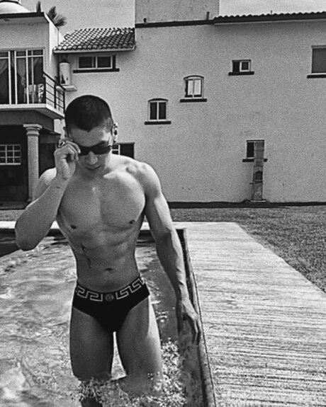 Naakte gelekte OnlyFans-foto van Sebastian