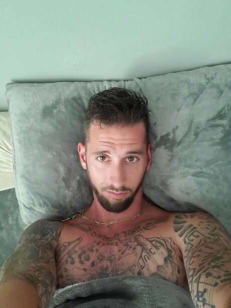 Naakte gelekte OnlyFans-foto van Yourdumbitch
