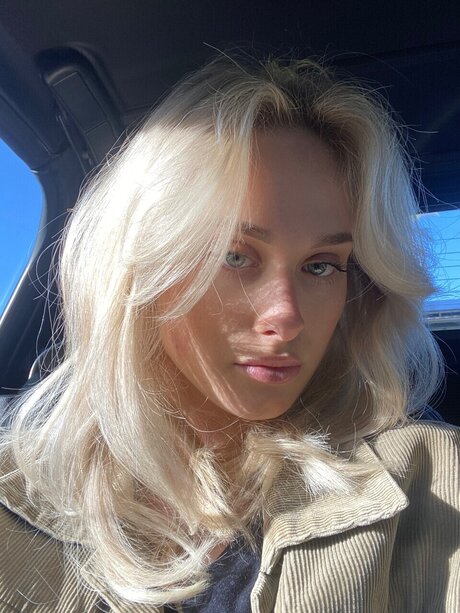 Nøgent lækket OnlyFans-billede af Bella