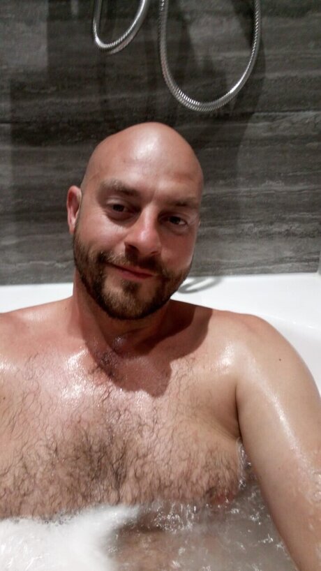 Alasti lekkinud OnlyFans-i pilt Dave