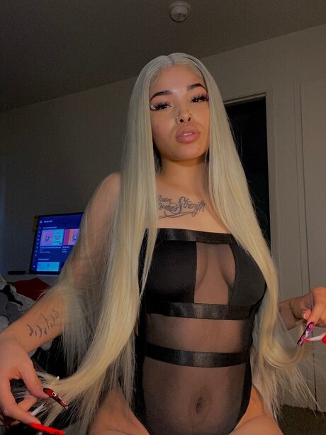 Naakte gelekte OnlyFans-foto van No One