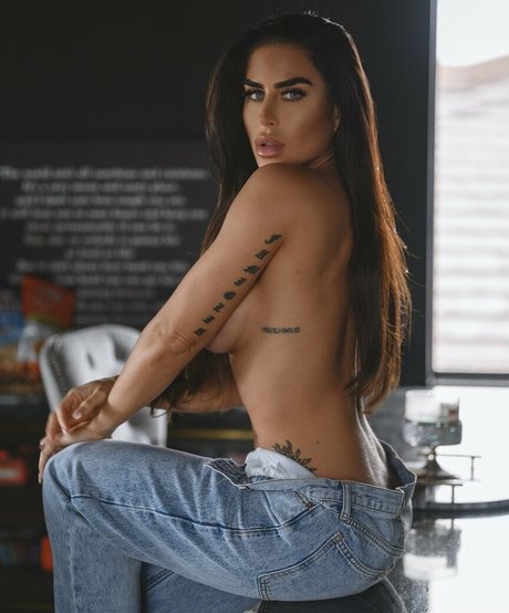Naakte gelekte OnlyFans-foto van Lindsay Moreno