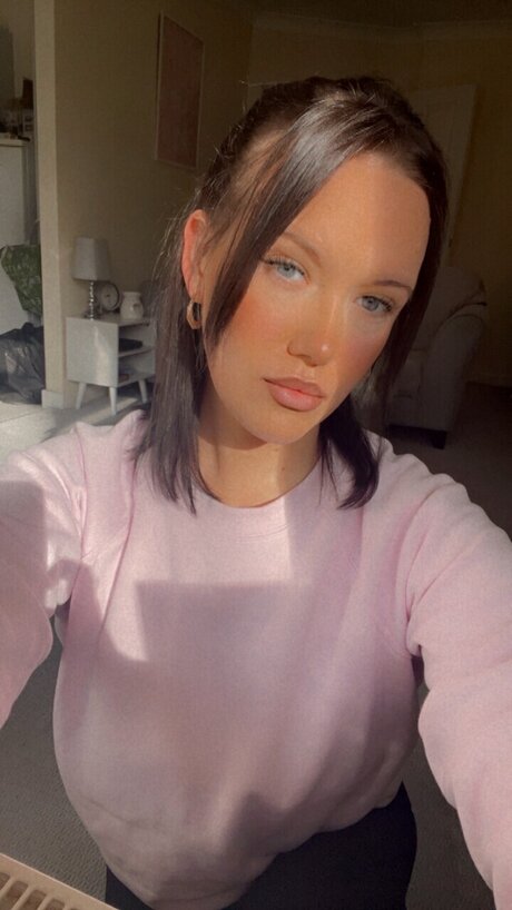 Naken läckt OnlyFans-bild av Louisa