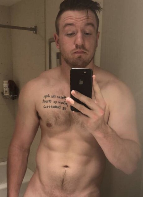 Nahá fotka uniklých OnlyFans od Harold Truist
