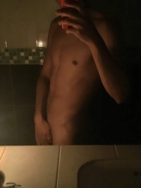 Naakte gelekte OnlyFans-foto van Rainbow