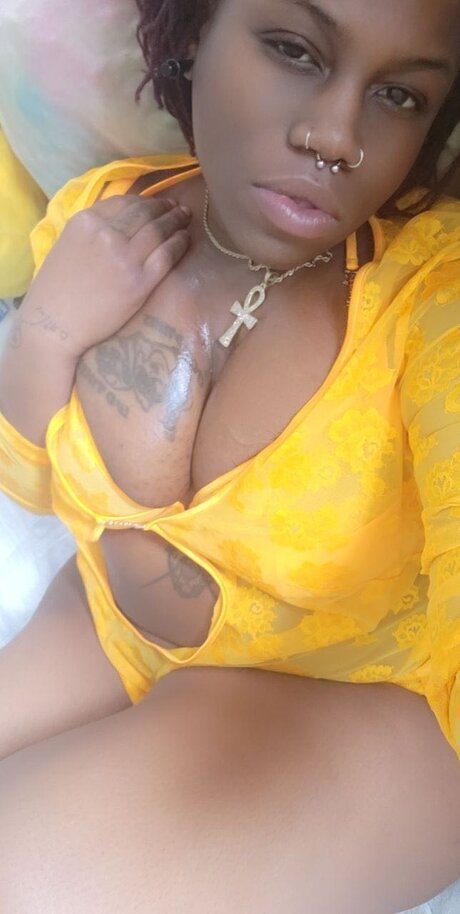 Naken läckt OnlyFans-bild av Beast And His Baby