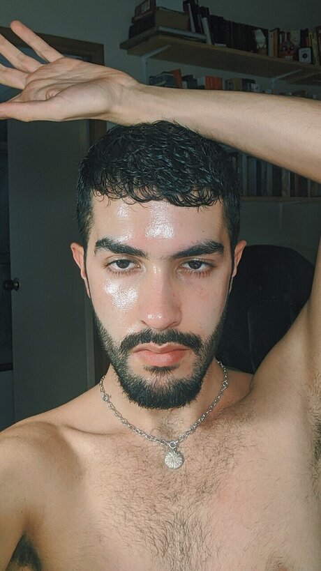 Alaston vuotanut OnlyFans-kuva Hiena