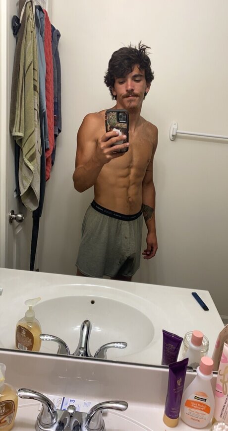 Naakte gelekte OnlyFans-foto van U69359861