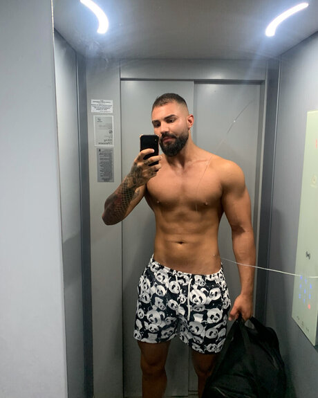 Nahá fotka uniklých OnlyFans od Marc Darius