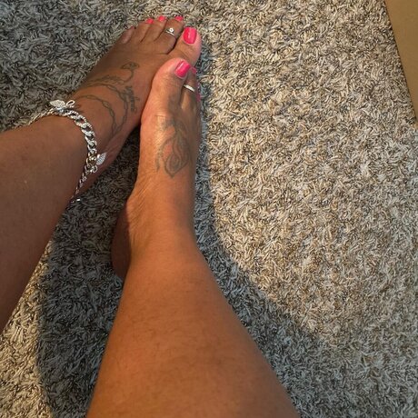 Alaston vuotanut OnlyFans-kuva Barefoot Bunny