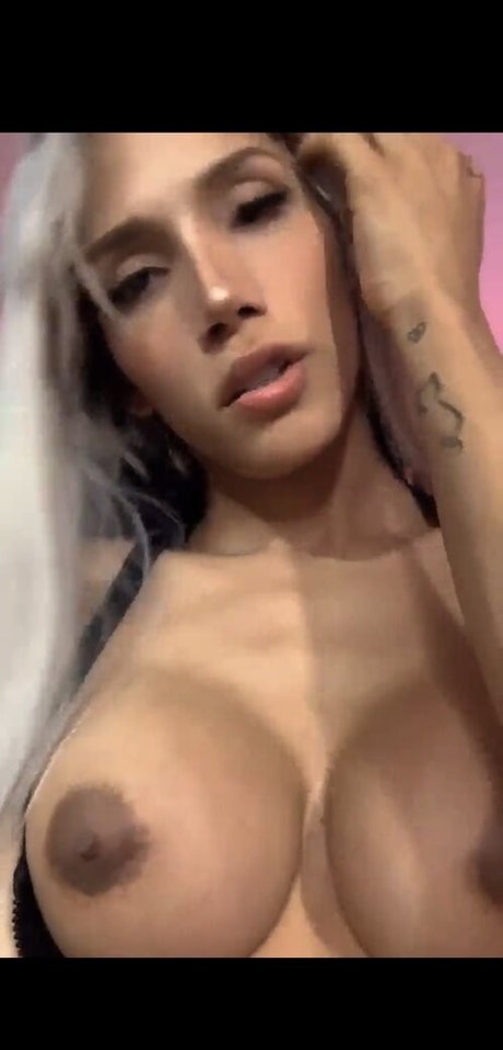 Naken lekkede OnlyFans-bilde av Ts Nathybahamon