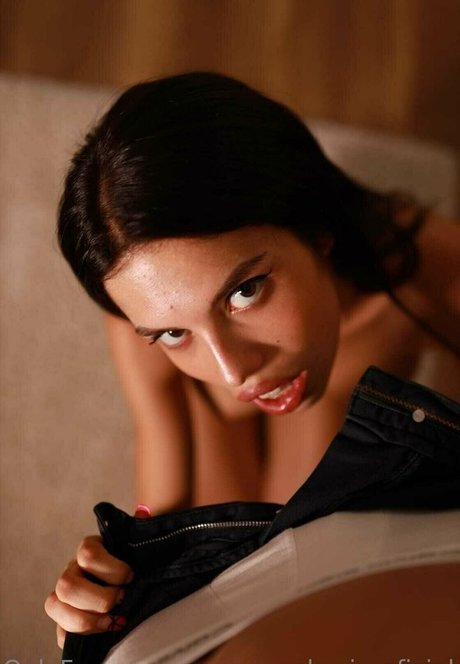 Macarenalewis_oficial