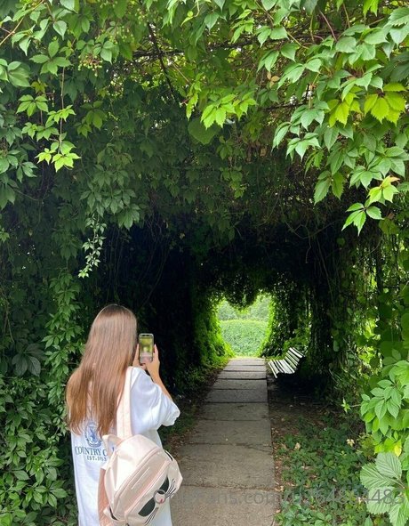 Naken läckt OnlyFans-bild av Vikaua