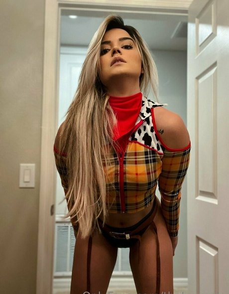 Taynara Conti