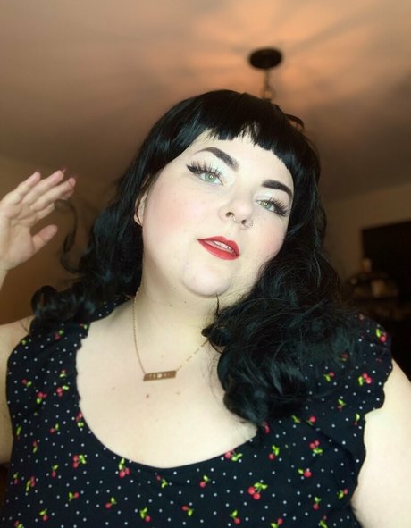 Naken läckt OnlyFans-bild av Maisonfoxqueen
