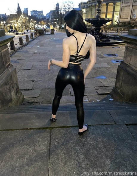 Naakte gelekte OnlyFans-foto van Mistresskarina