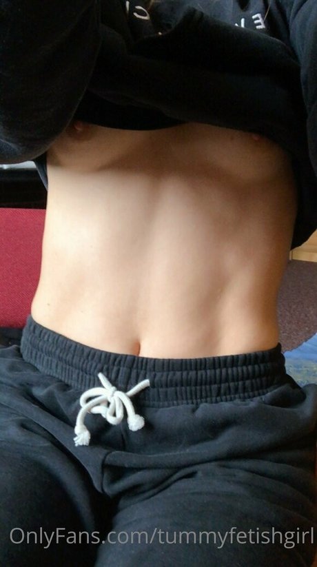 Tummyfetishgirl