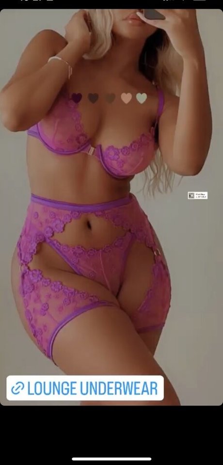 Naken läckt OnlyFans-bild av Beth Amelia