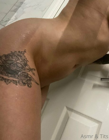 Nøgent lækket OnlyFans-billede af Prettylilcornstaruk