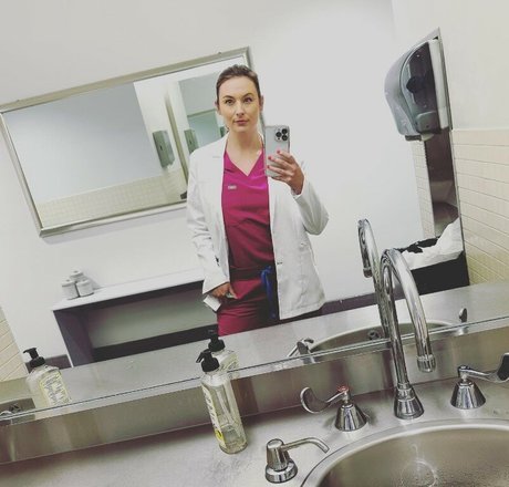 Nøgent lækket OnlyFans-billede af That Er Nurse