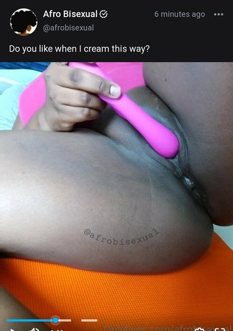Naakte gelekte OnlyFans-foto van Freeafrobisexual