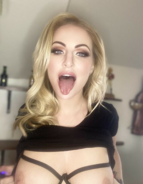 Naken läckt OnlyFans-bild av Misslyallxxx