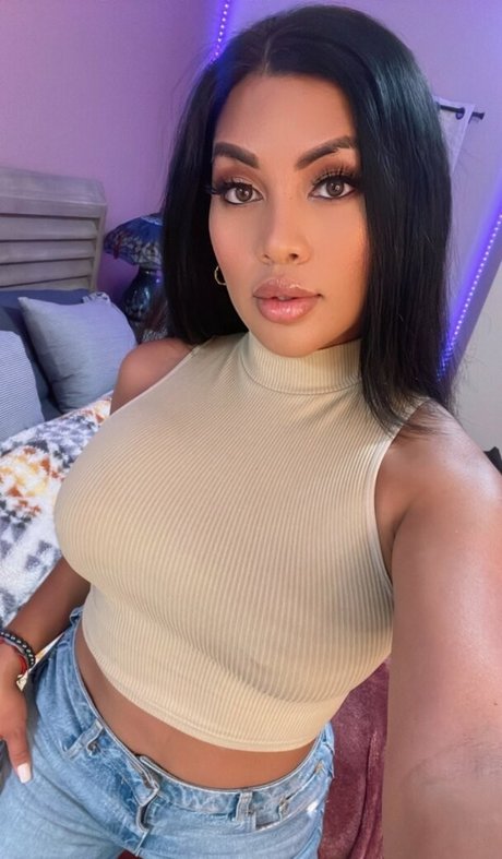 Alasti lekkinud OnlyFans-i pilt Gandakolangsd